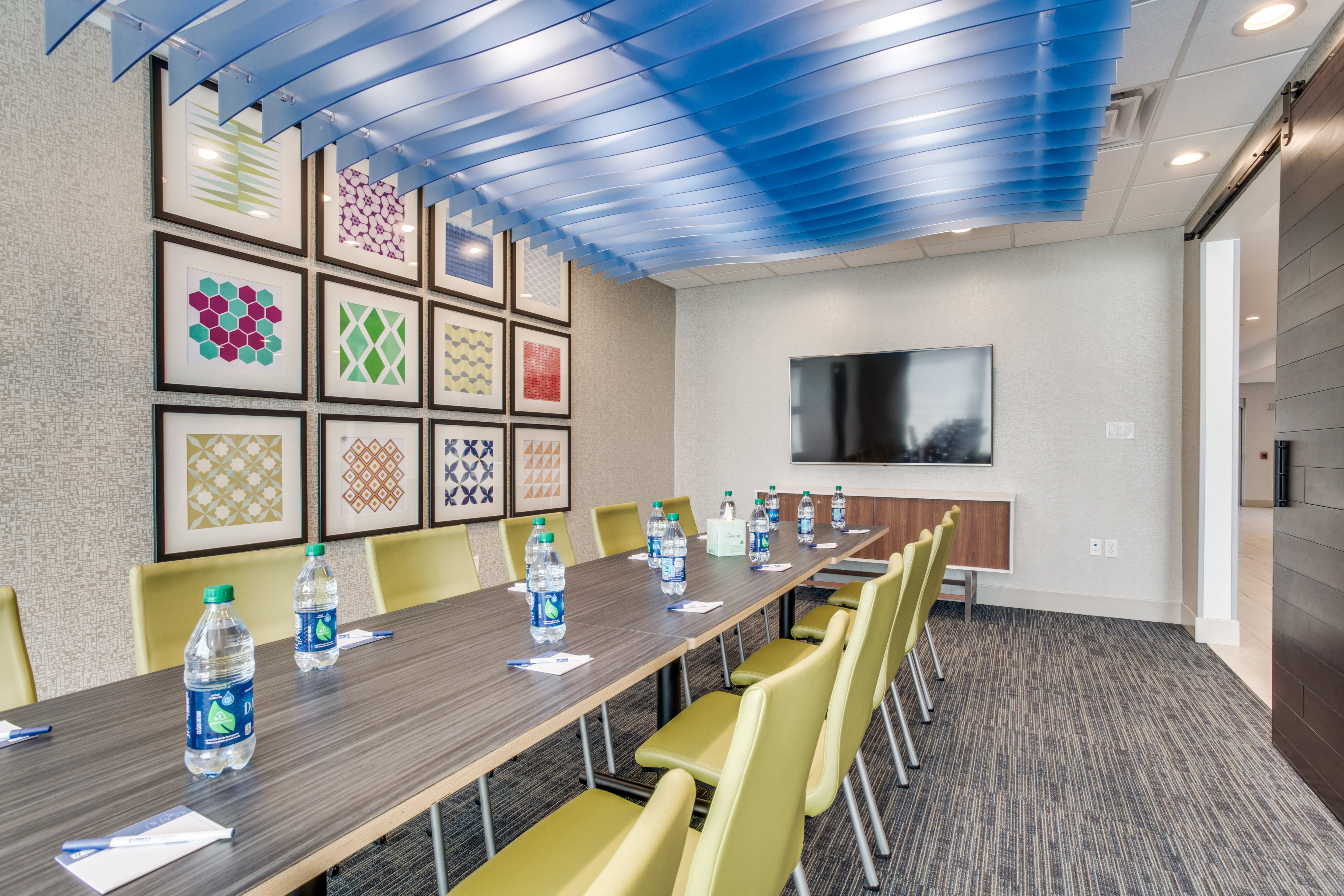 holiday inn express and suites denton south an ihg hotel