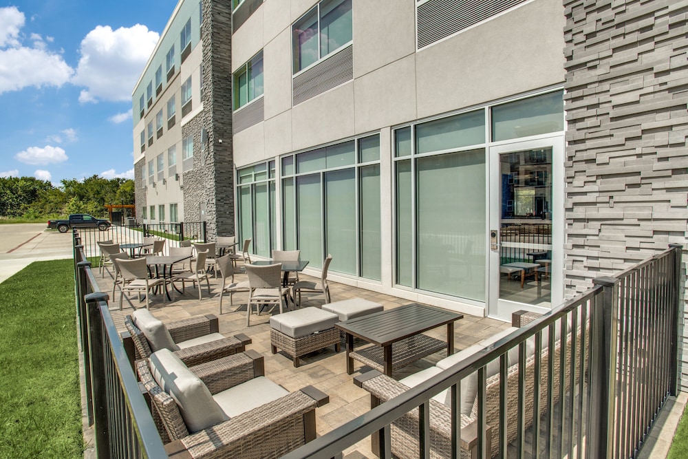 holiday inn express and suites denton south an ihg hotel