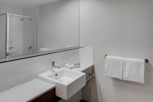 travelodge hotel melbourne docklands
