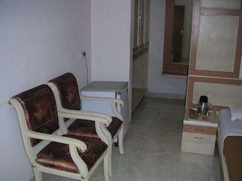 hotel tara international