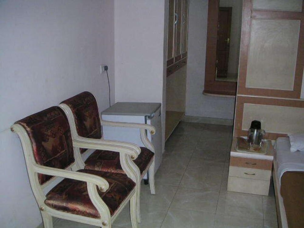 hotel tara international