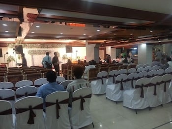 hotel tara international