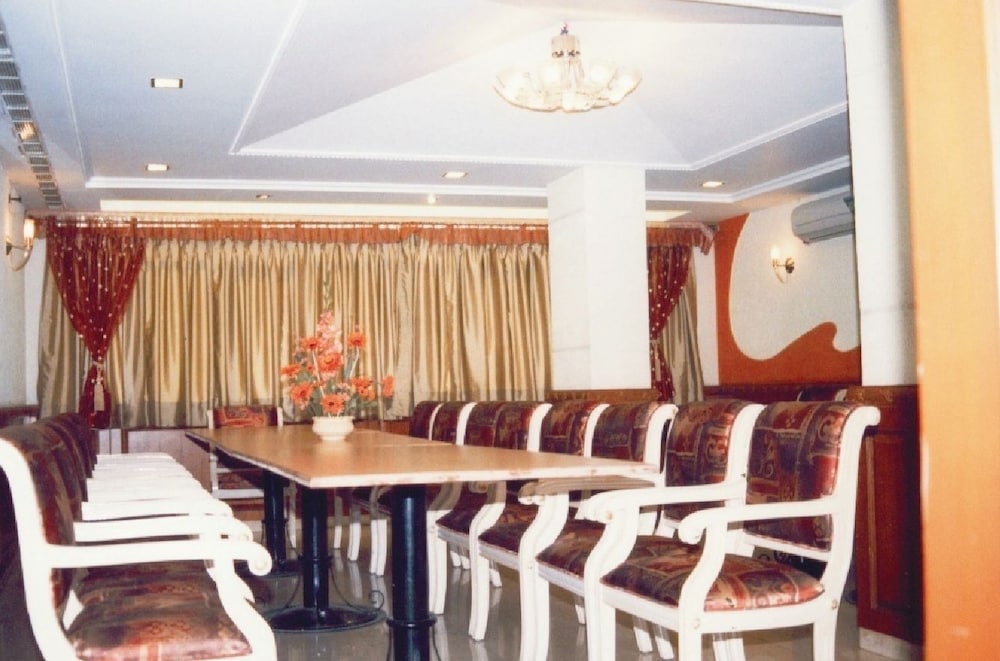 hotel tara international