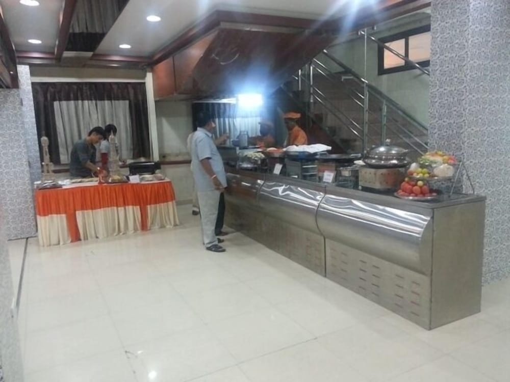 hotel tara international