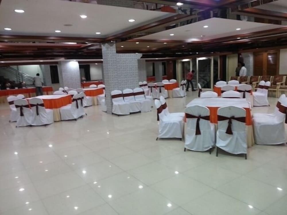 hotel tara international