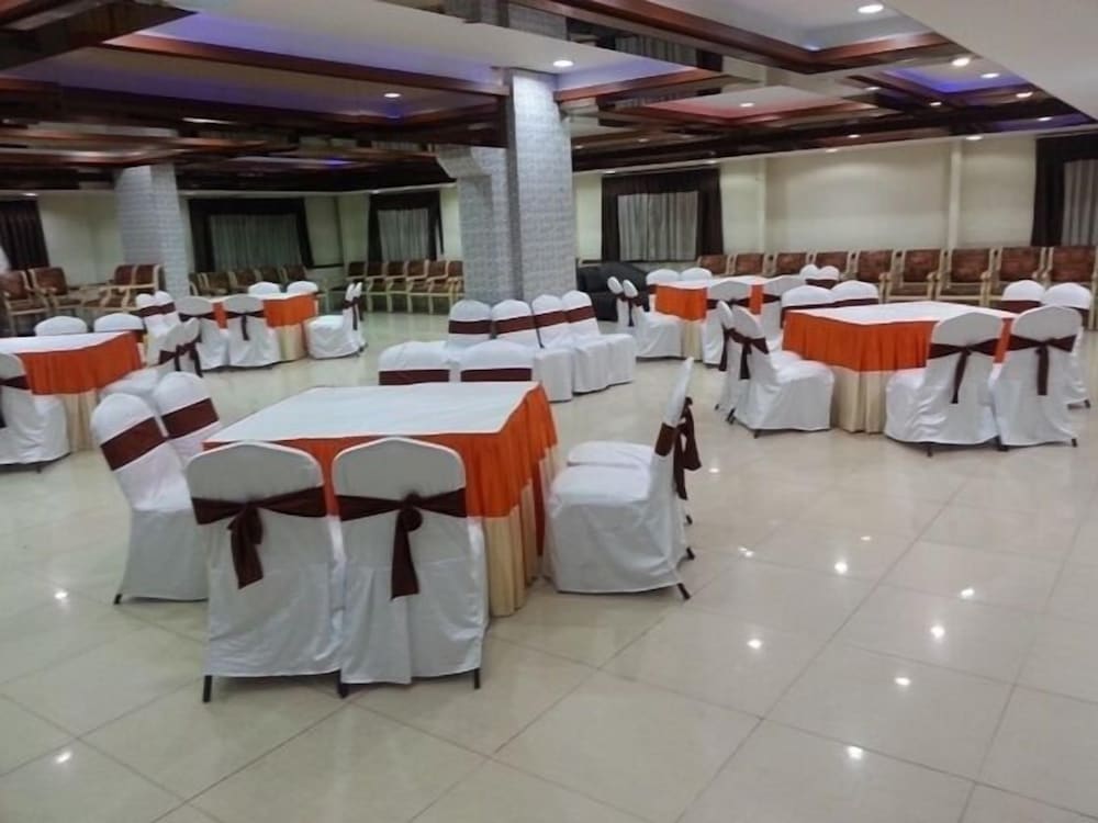 hotel tara international