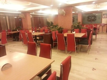 hotel tara international