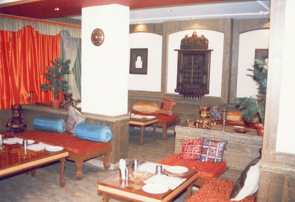 hotel tara international