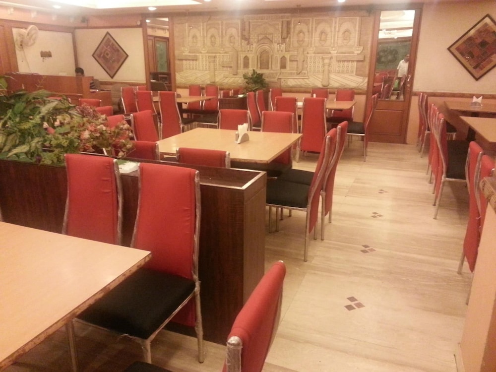 hotel tara international