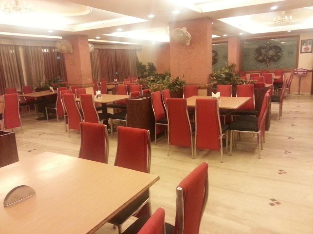 hotel tara international