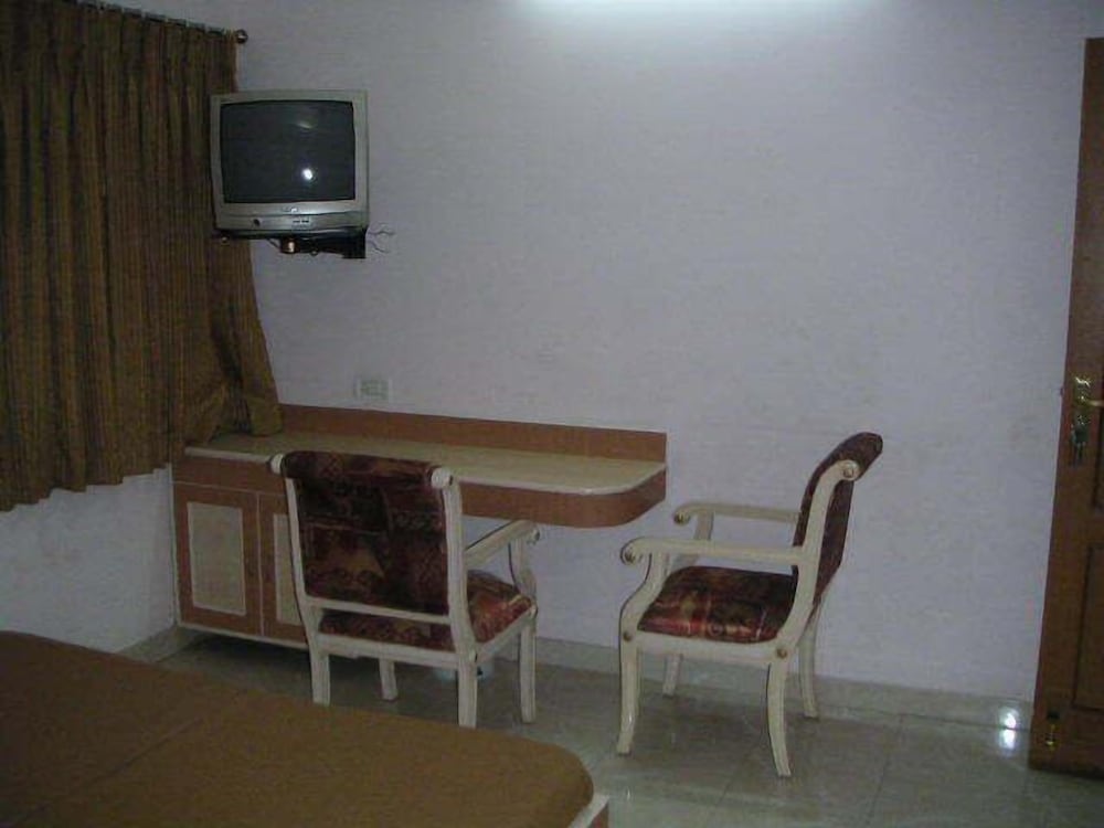 hotel tara international