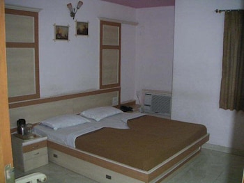 hotel tara international