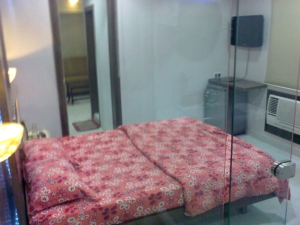 hotel tara international