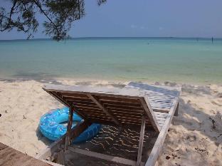 coconutbeach bungalows party hostel