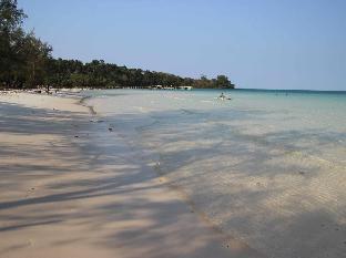 coconutbeach bungalows party hostel