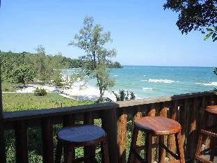 coconutbeach bungalows party hostel