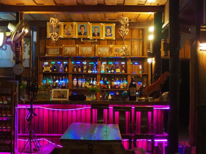 coconutbeach bungalows party hostel