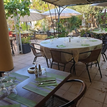 lalcove hotel restaurant