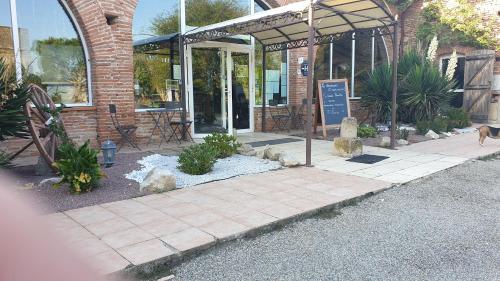 lalcove hotel restaurant