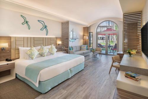 ja palm tree court dubai