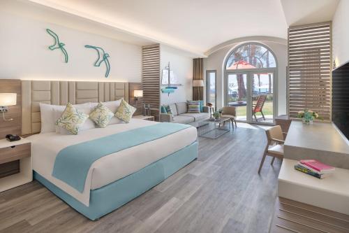 ja palm tree court dubai