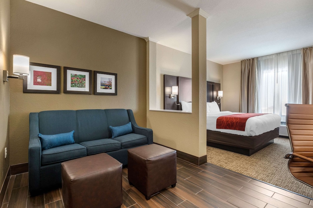 comfort inn and suites cedar rapids cid eastern iowa airport