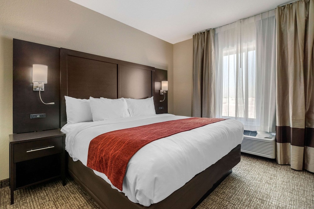 comfort inn and suites cedar rapids cid eastern iowa airport