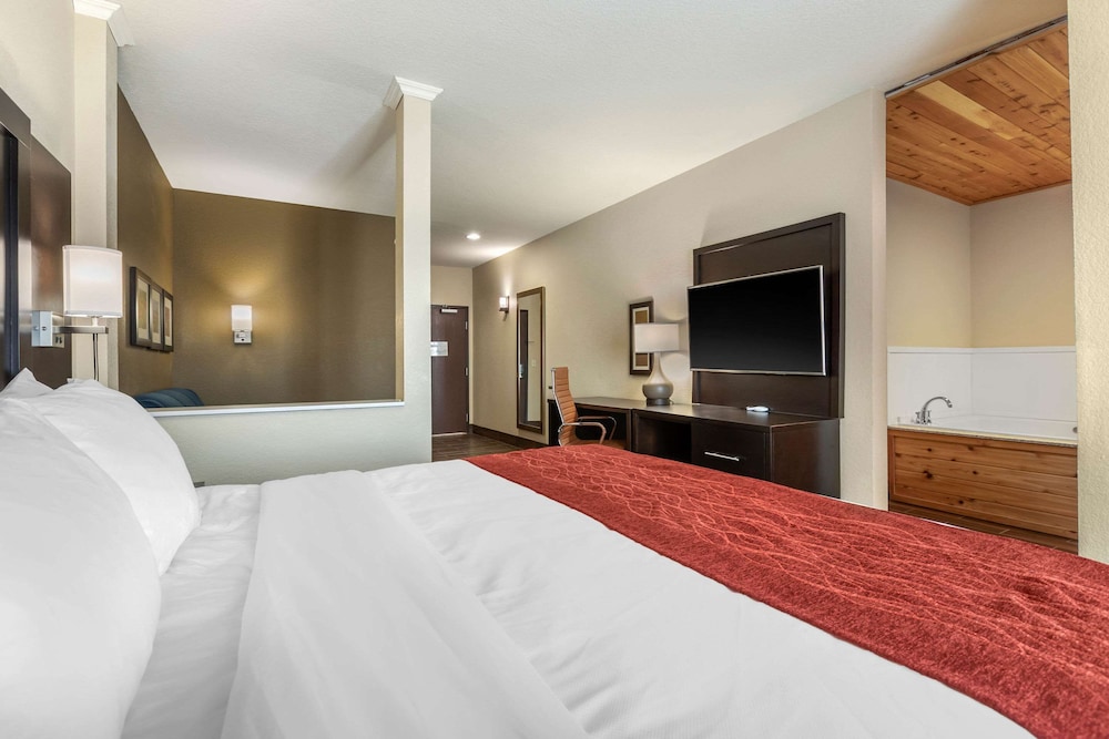 comfort inn and suites cedar rapids cid eastern iowa airport