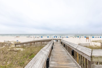 tradewinds condos by hosteeva