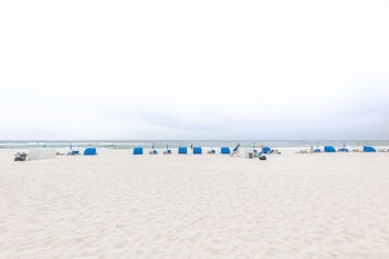 tradewinds condos by hosteeva