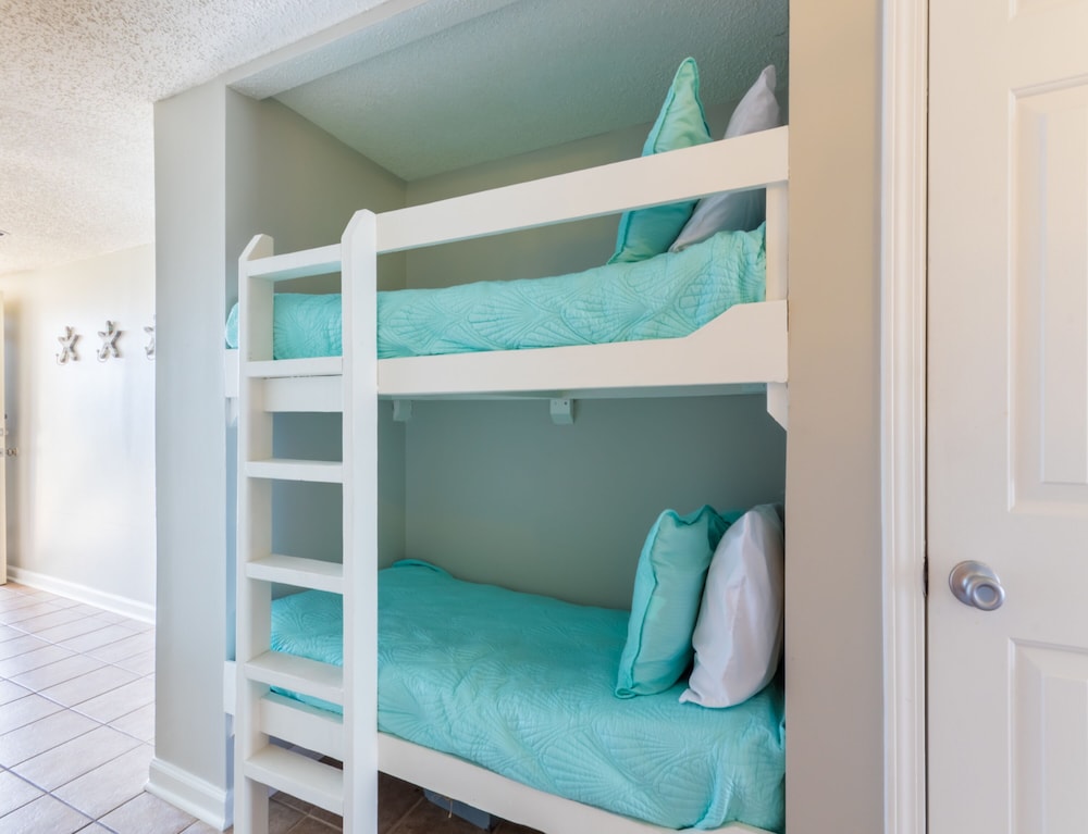 tradewinds condos by hosteeva