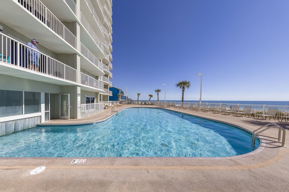 tradewinds condos by hosteeva