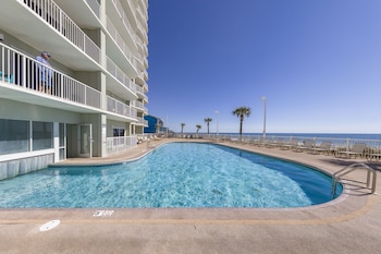 tradewinds condos by hosteeva