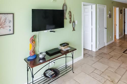 Tradewinds Condos By Hosteeva,,3.5 star
