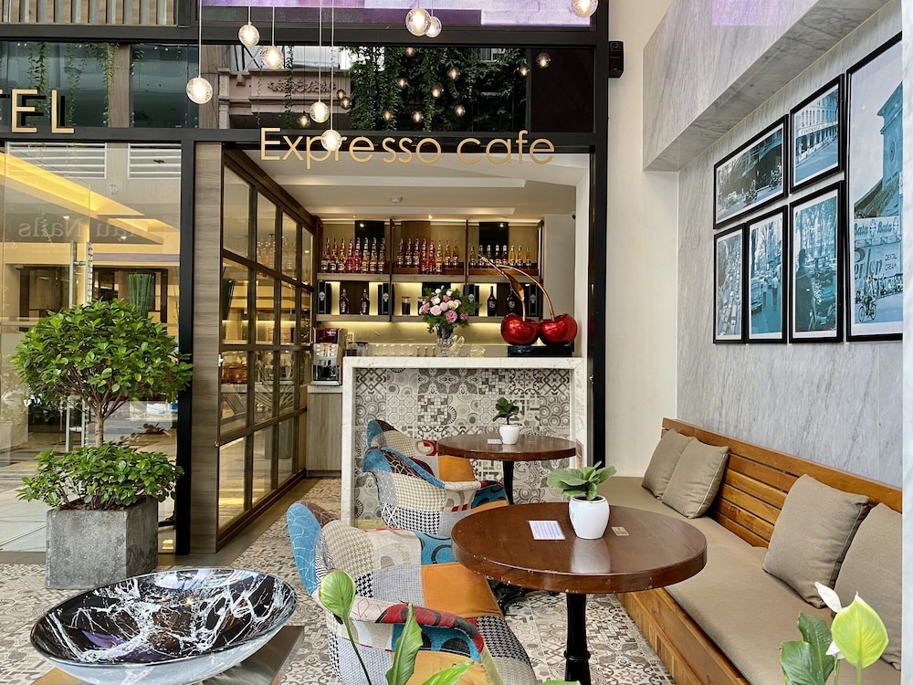 uptown hotel