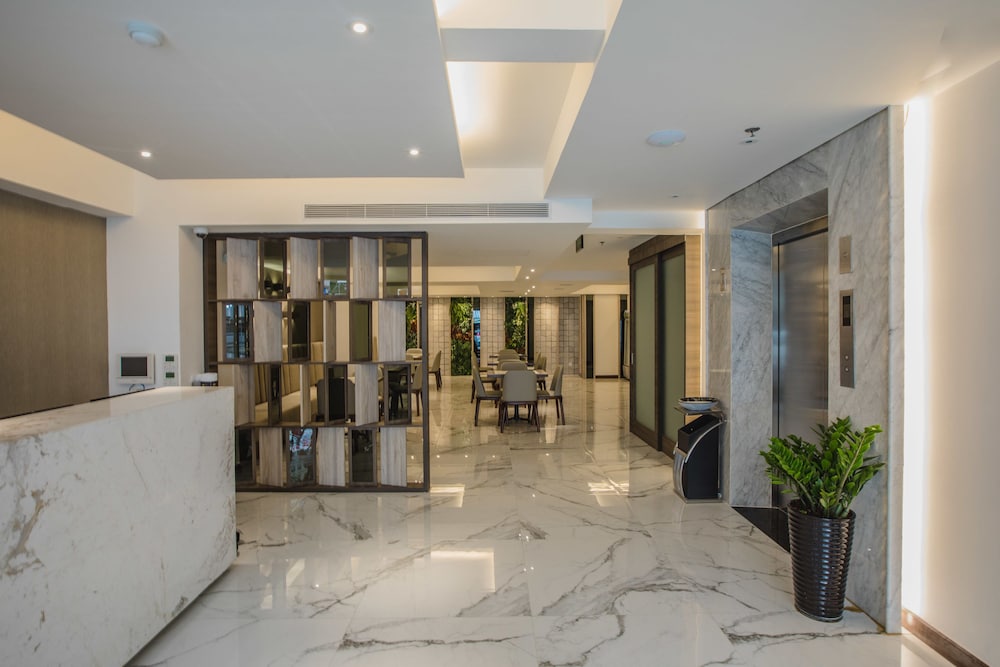 uptown hotel