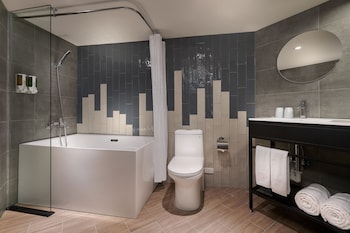 muzik hotel ximen station branch