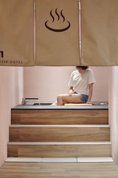 muzik hotel ximen station branch