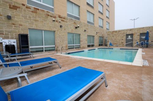 holiday inn express and suites forney an ihg hotel