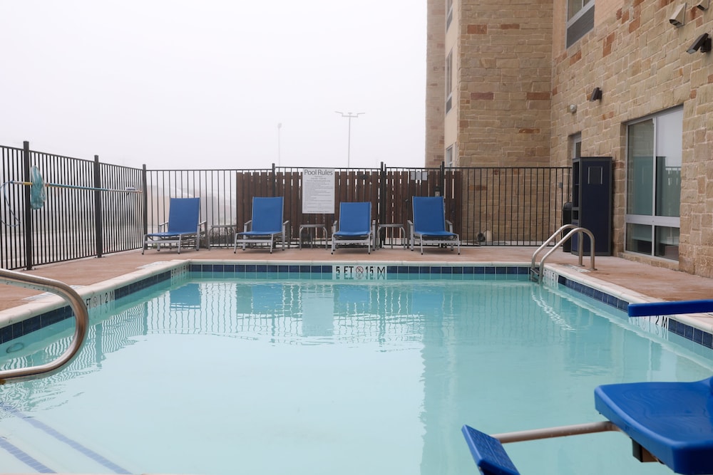 holiday inn express and suites forney an ihg hotel