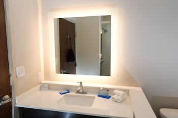 Holiday Inn Express And Suites Forney, An Ihg Hotel,Forney>>Dallas,2.5 star