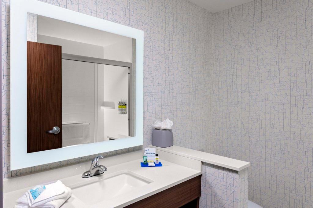 holiday inn express and suites madison an ihg hotel