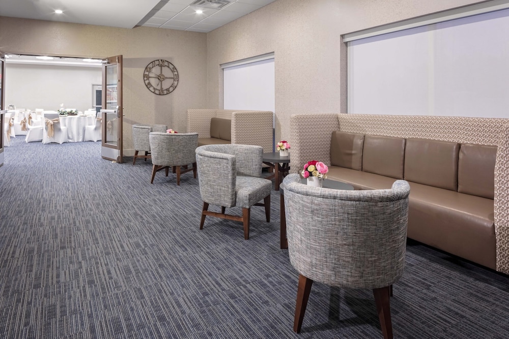 holiday inn express and suites madison an ihg hotel