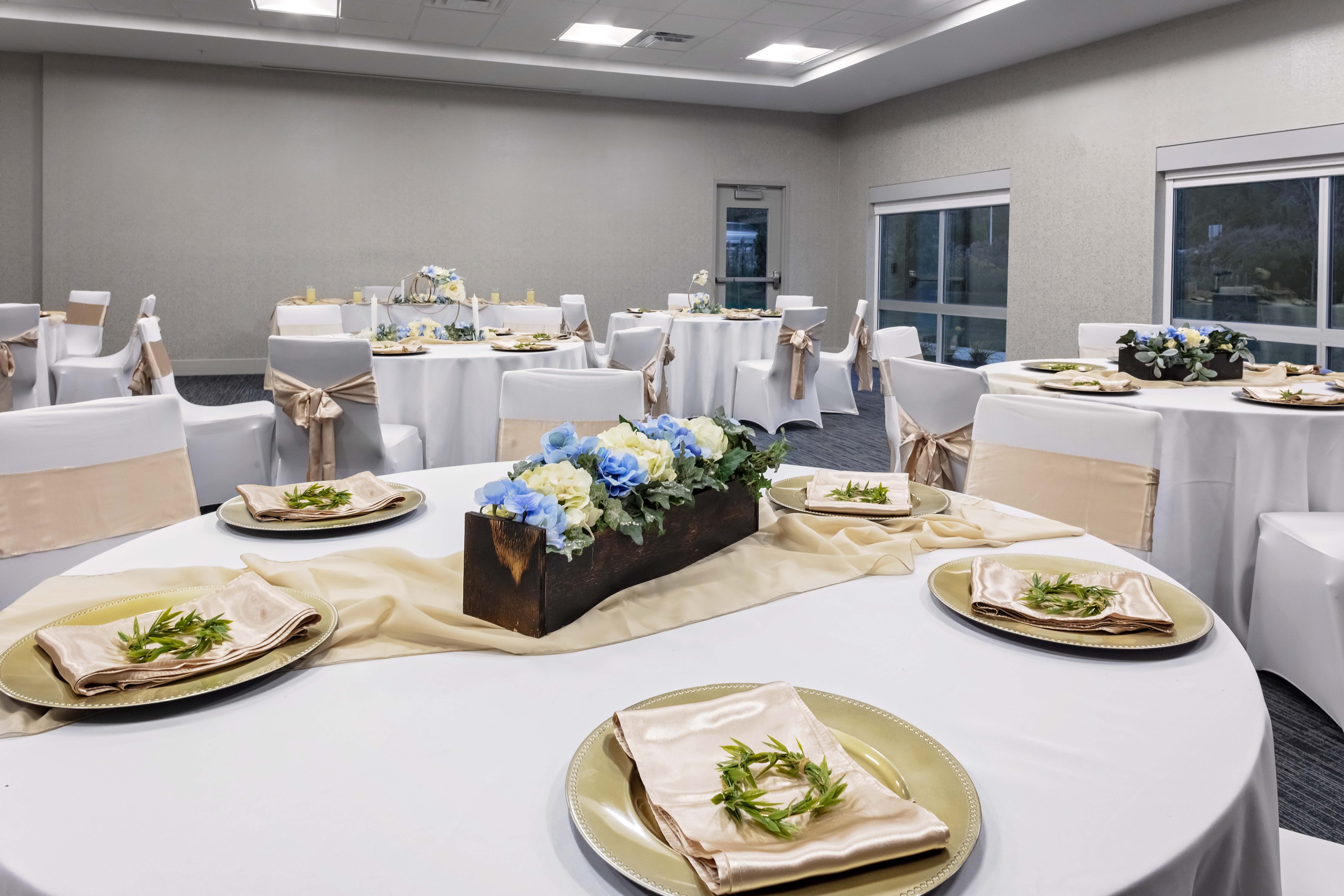 holiday inn express and suites madison an ihg hotel