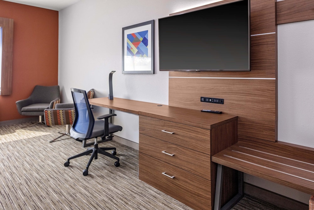 holiday inn express and suites madison an ihg hotel