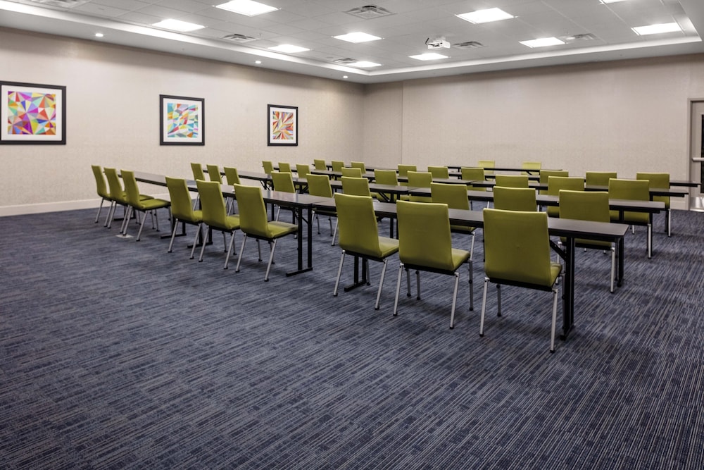 holiday inn express and suites madison an ihg hotel