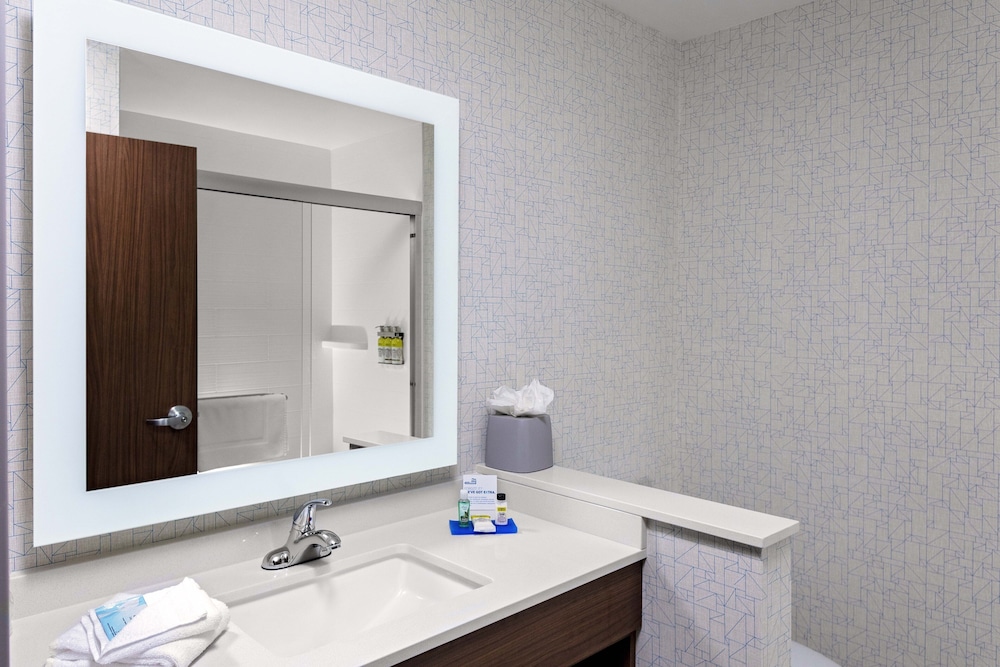 holiday inn express and suites madison an ihg hotel