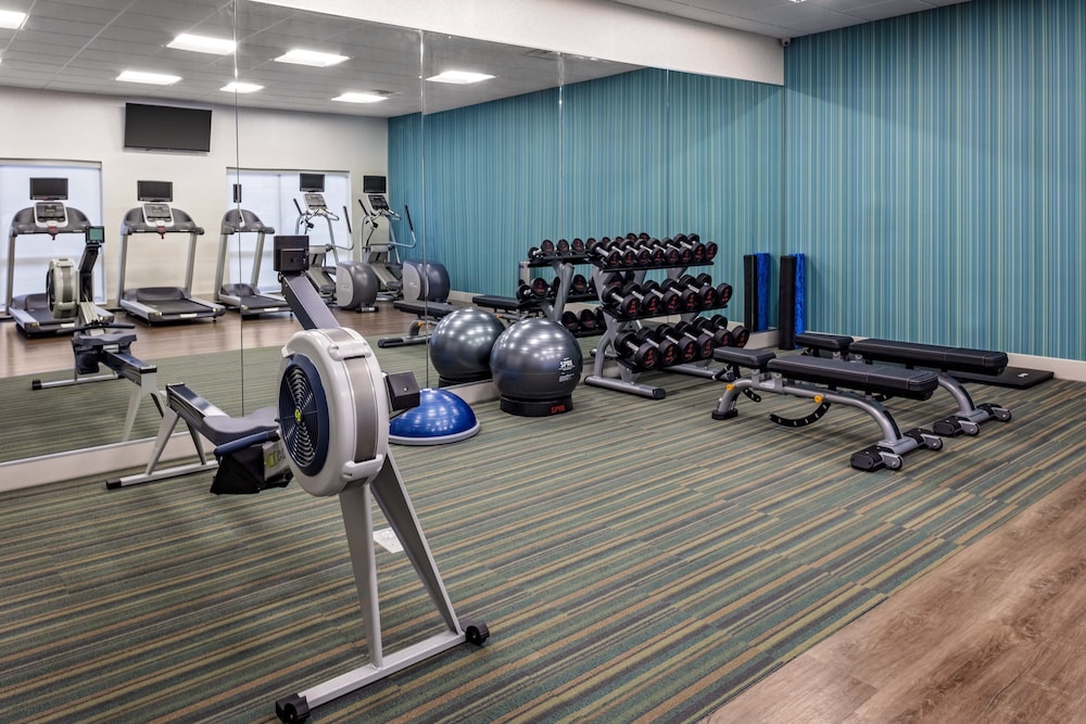 holiday inn express and suites madison an ihg hotel
