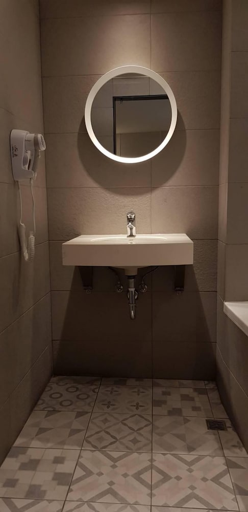 new california hotel