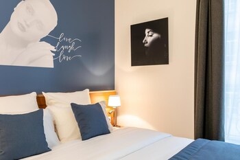 villa eiffel mademoiselle